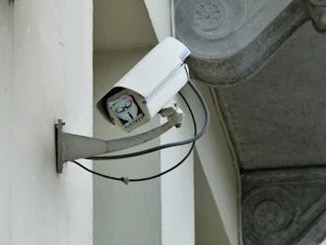 Draadloos alarmsysteem installeren in een woning