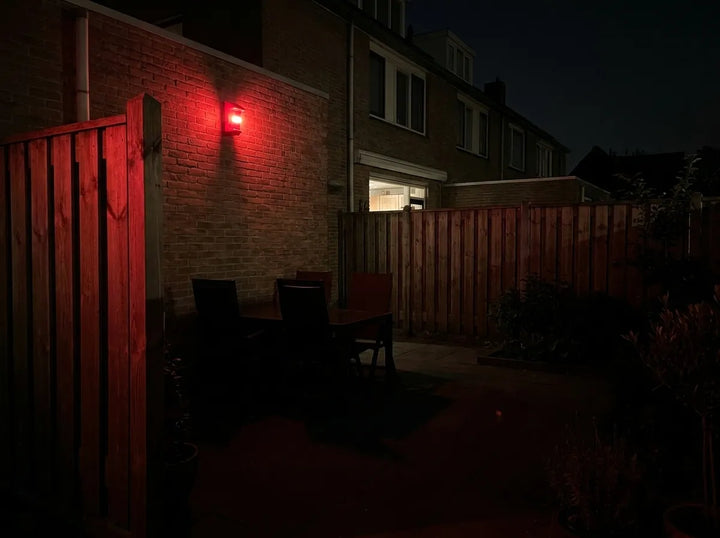 Donkere tuin achter het huis?